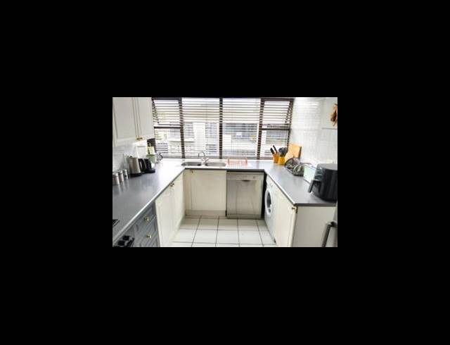 3 BEDROOM PROPERTY TO RENT IN HYDE PARK